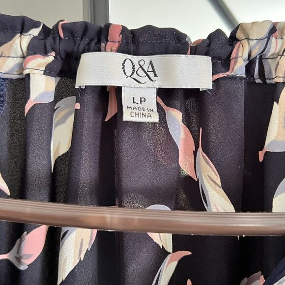 LP Split neck blouse from Q&A - Picture 2 of 4